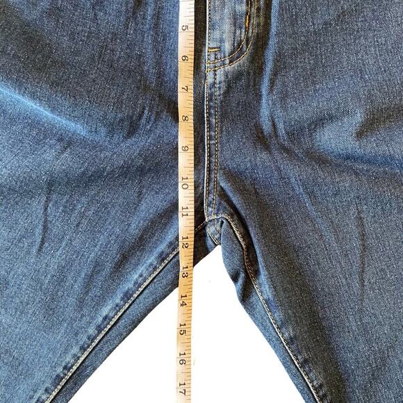 Boohoo High Waisted Mom Jeans Medium Wash Size 2 New without Tags 0640O - Picture 7 of 8